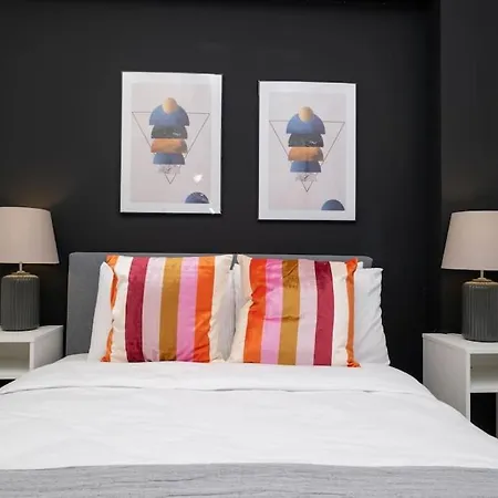 Cosy Urban 2-bedroom